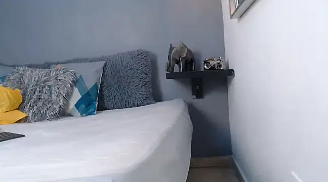 AbigailWilliams  online show from March 22, 11:21 am