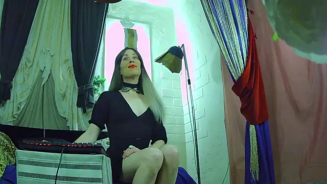 Mary Loon online show from November 23, 7:35 pm