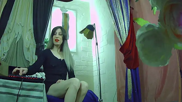 Mary Loon online show from January 7, 1:24 pm