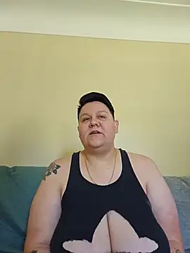 Snapshot of DevilDahm chatting on June 1, 7:26 pm DevilDahm online show from June 1, 7:26 pm