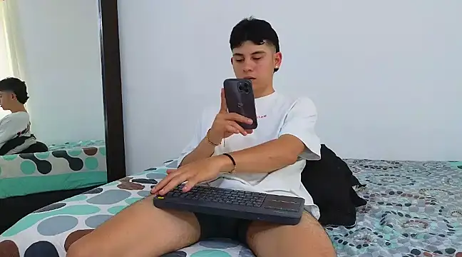 Snapshot of Deam_Broowm chatting on February 13, 9:17 pm Deam Broowm online show from February 13, 9:17 pm