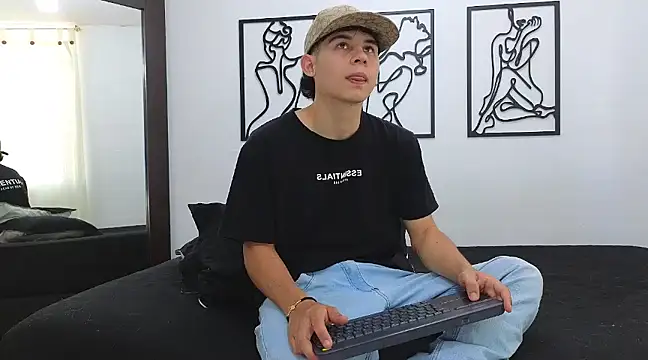 Snapshot of Deam_Broowm chatting on March 21, 9:45 pm Deam Broowm online show from March 21, 9:45 pm