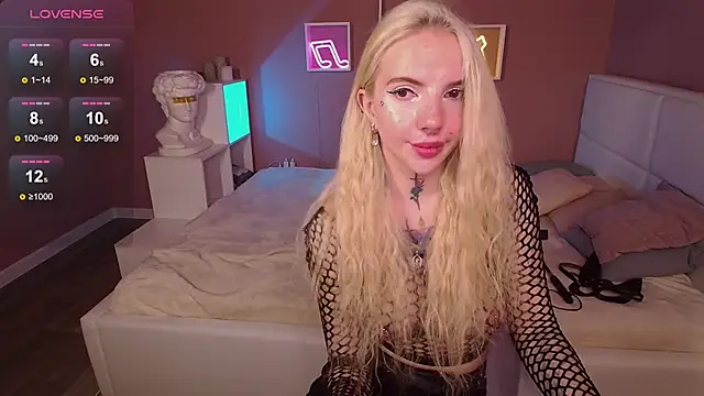 Snapshot of AnneTenet chatting on March 9, 10:19 am AnneTenet online show from March 9, 10:19 am