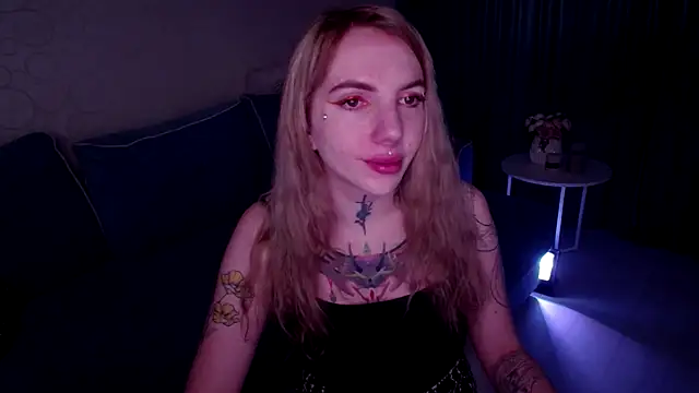 Snapshot of AnneTenet chatting on October 10, 7:18 am AnneTenet online show from October 10, 7:18 am