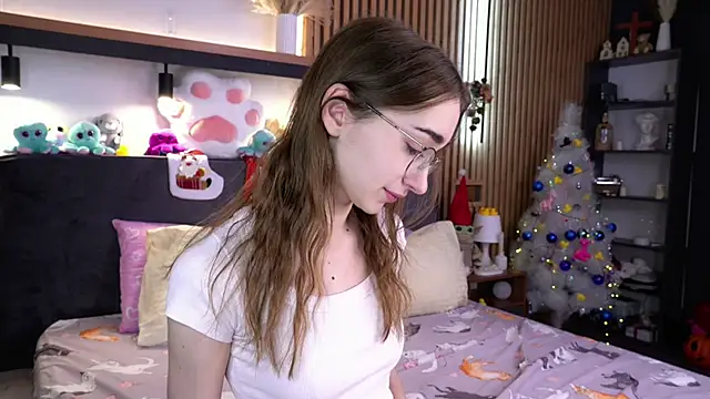 Snapshot of PollyBeev chatting on November 29, 7:22 am PollyBeev online show from November 29, 7:22 am