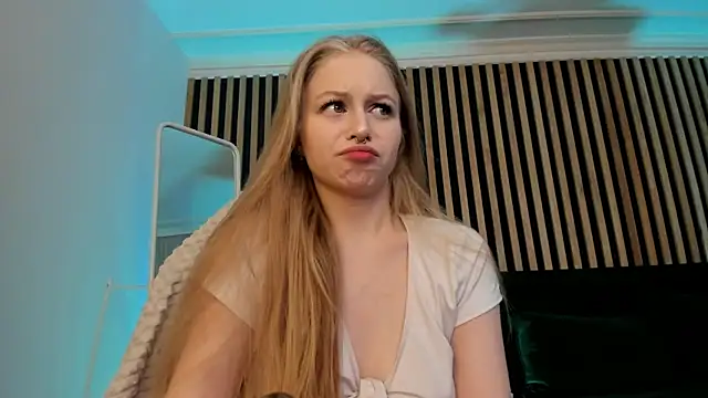 MiaMews online show from March 14, 5:13 pm