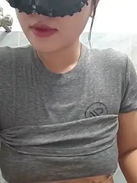 Snapshot of girldam95 chatting on July 18, 4:05 am girldam95 online show from July 18, 4:05 am
