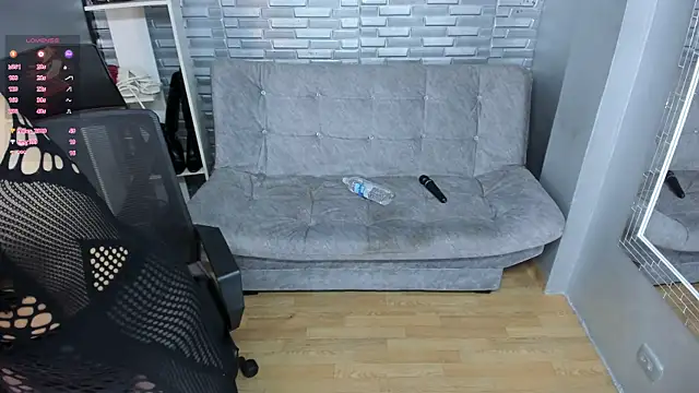 coniie jhons online show from March 22, 2:25 pm