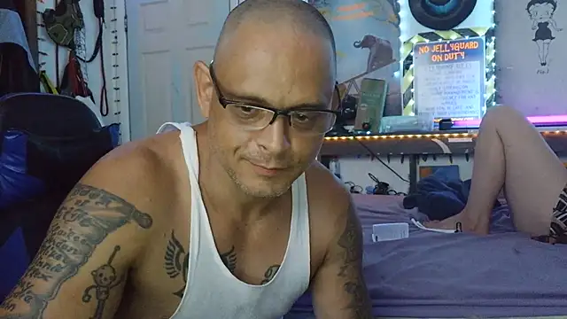 Snapshot of Buffshagswell chatting on June 25, 1:05 am Buffshagswell online show from June 25, 1:05 am