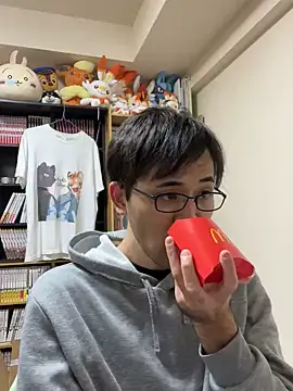 Snapshot of ryusei18570 chatting on December 15, 9:45 am ryusei18570 online show from December 15, 9:45 am