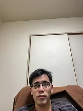 Snapshot of ryusei18570 chatting on March 4, 5:45 pm ryusei18570 online show from March 4, 5:45 pm