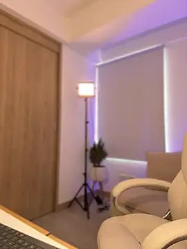 Lanataylor- online show from January 18, 9:29 pm