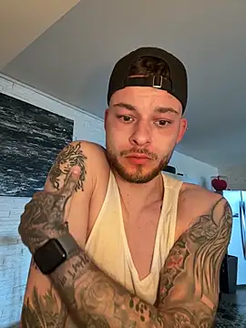 Snapshot of hottwoboys chatting on April 13, 7:36 am hottwoboys online show from April 13, 7:36 am