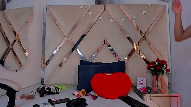 ninaht online show from November 12, 8:52 pm