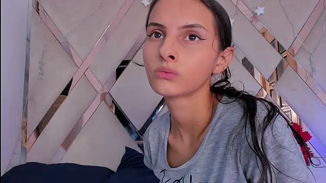 ninaht online show from January 5, 8:45 pm