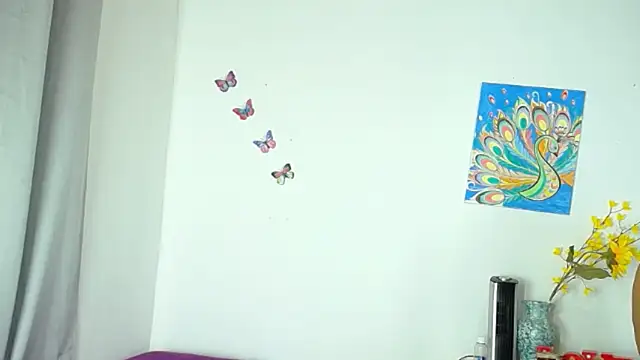 Snapshot of Madison__12 chatting on December 7, 1:25 am Madison  12 online show from December 7, 1:25 am