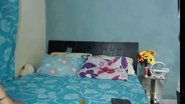 Snapshot of Madison__12 chatting on February 21, 2:17 am Madison  12 online show from February 21, 2:17 am