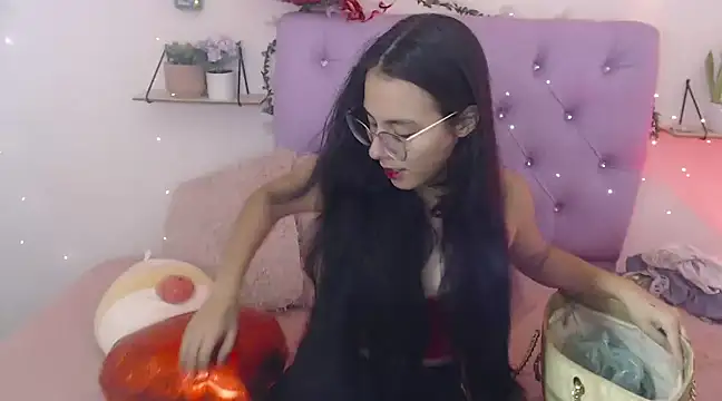 Snapshot of Freyja_01 chatting on February 14, 10:36 pm Freyja 01 online show from February 14, 10:36 pm