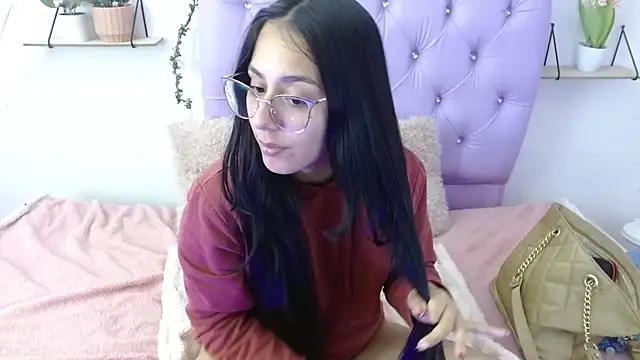 Snapshot of Freyja_01 chatting on September 22, 9:50 pm Freyja 01 online show from September 22, 9:50 pm