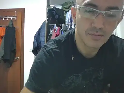 Snapshot of exmilitary chatting on May 25, 3:12 am exmilitary online show from May 25, 3:12 am