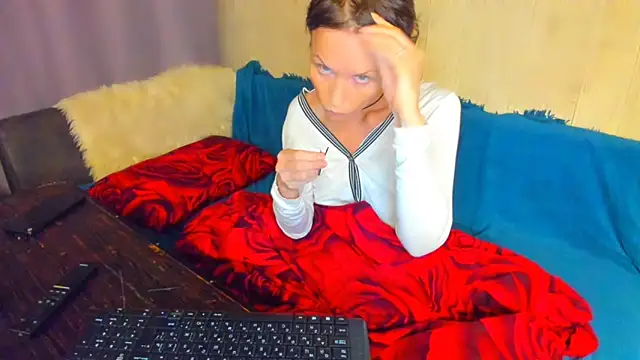 Elizabe th online show from May 9, 8:14 pm