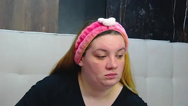 MelanieBrownn online show from January 14, 6:30 am