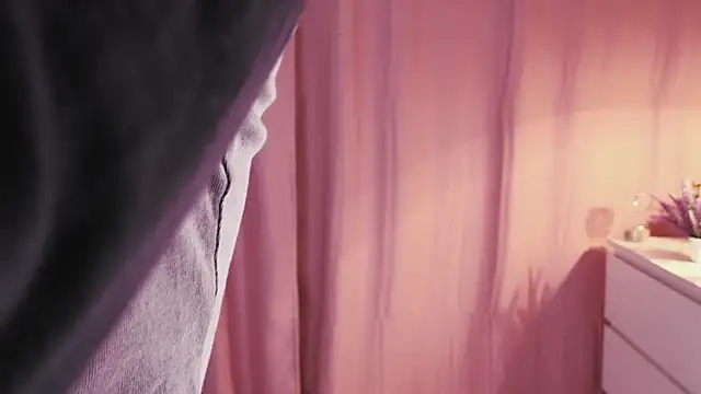 KimWilli online show from March 18, 10:15 pm