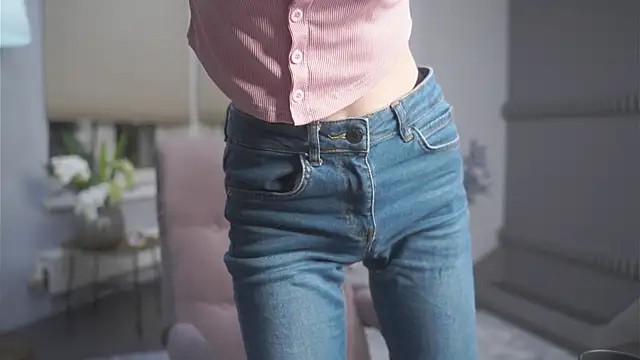 KimWilli online show from April 22, 7:37 pm