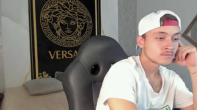 Desmon Clark online show from January 13, 1:45 am