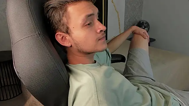 Desmon Clark online show from January 18, 12:46 am