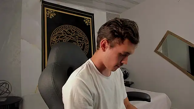 Desmon Clark online show from February 11, 11:22 pm