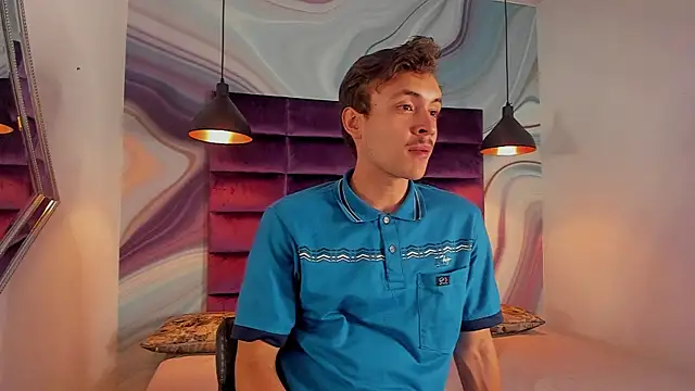 Desmon Clark online show from February 13, 4:00 am