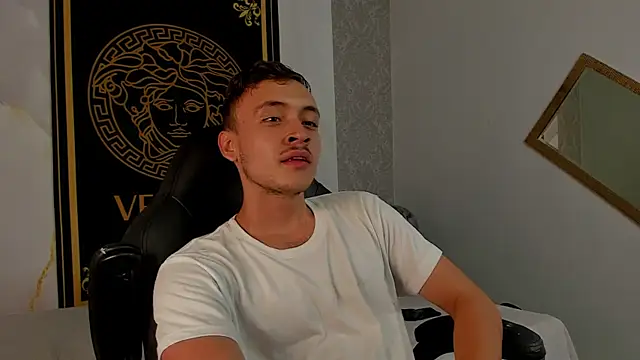 Desmon Clark online show from March 2, 5:44 am