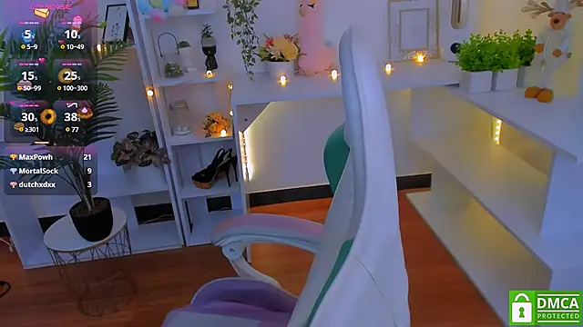 Snapshot of LayriantaVee chatting on January 10, 10:06 am LayriantaVee online show from January 10, 10:06 am