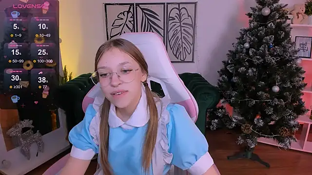 Snapshot of LayriantaVee chatting on January 11, 7:17 am LayriantaVee online show from January 11, 7:17 am