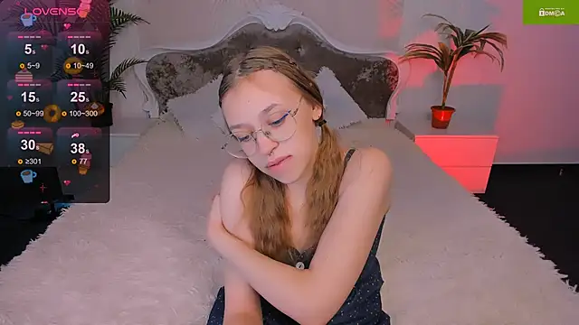 Snapshot of LayriantaVee chatting on January 13, 7:43 am LayriantaVee online show from January 13, 7:43 am