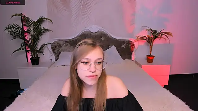 Snapshot of LayriantaVee chatting on January 15, 7:05 am LayriantaVee online show from January 15, 7:05 am