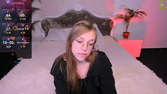 Snapshot of LayriantaVee chatting on January 15, 10:06 am LayriantaVee online show from January 15, 10:06 am