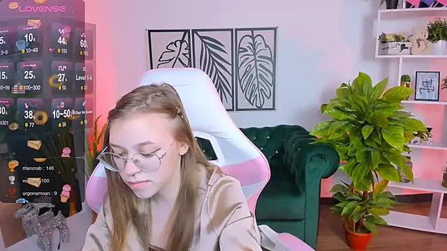 Snapshot of LayriantaVee chatting on January 19, 10:06 am LayriantaVee online show from January 19, 10:06 am