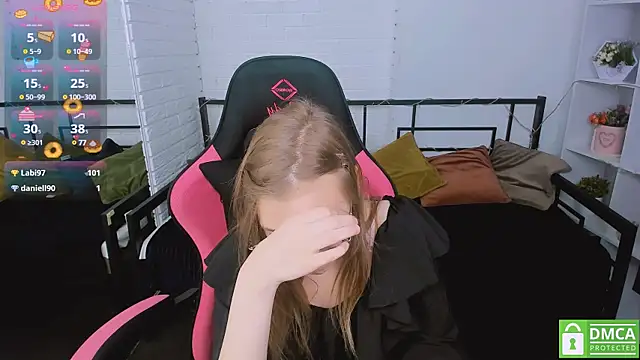 Snapshot of LayriantaVee chatting on January 21, 1:00 pm LayriantaVee online show from January 21, 1:00 pm