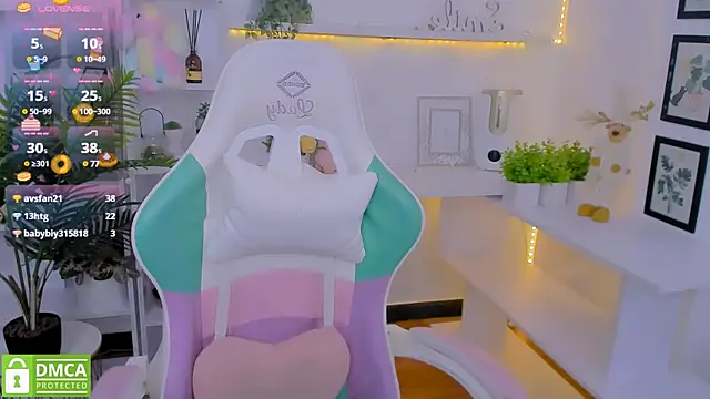 Snapshot of LayriantaVee chatting on January 29, 10:05 am LayriantaVee online show from January 29, 10:05 am