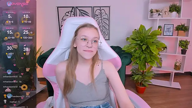 Snapshot of LayriantaVee chatting on February 2, 10:24 am LayriantaVee online show from February 2, 10:24 am