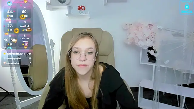 Snapshot of LayriantaVee chatting on February 3, 1:08 pm LayriantaVee online show from February 3, 1:08 pm