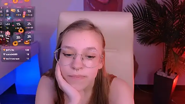 Snapshot of LayriantaVee chatting on February 5, 1:11 pm LayriantaVee online show from February 5, 1:11 pm