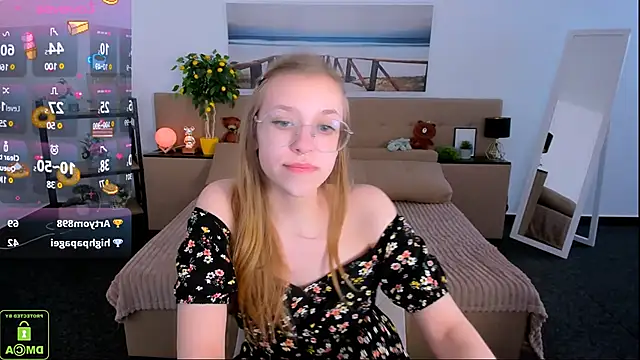 Snapshot of LayriantaVee chatting on February 13, 1:15 pm LayriantaVee online show from February 13, 1:15 pm