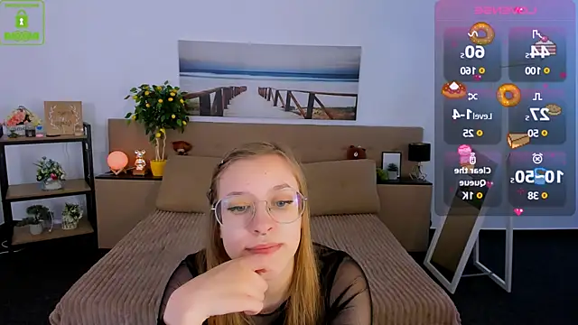 Snapshot of LayriantaVee chatting on February 18, 10:05 am LayriantaVee online show from February 18, 10:05 am