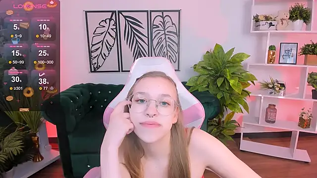 Snapshot of LayriantaVee chatting on February 22, 6:50 am LayriantaVee online show from February 22, 6:50 am