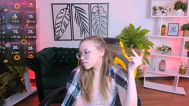 Snapshot of LayriantaVee chatting on February 25, 6:47 am LayriantaVee online show from February 25, 6:47 am