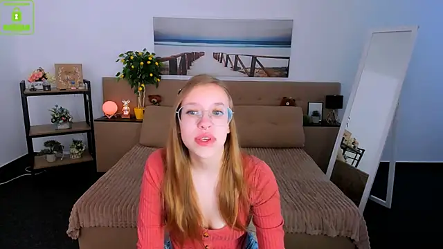 Snapshot of LayriantaVee chatting on March 1, 6:57 am LayriantaVee online show from March 1, 6:57 am