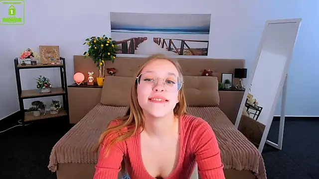 Snapshot of LayriantaVee chatting on March 1, 1:18 pm LayriantaVee online show from March 1, 1:18 pm